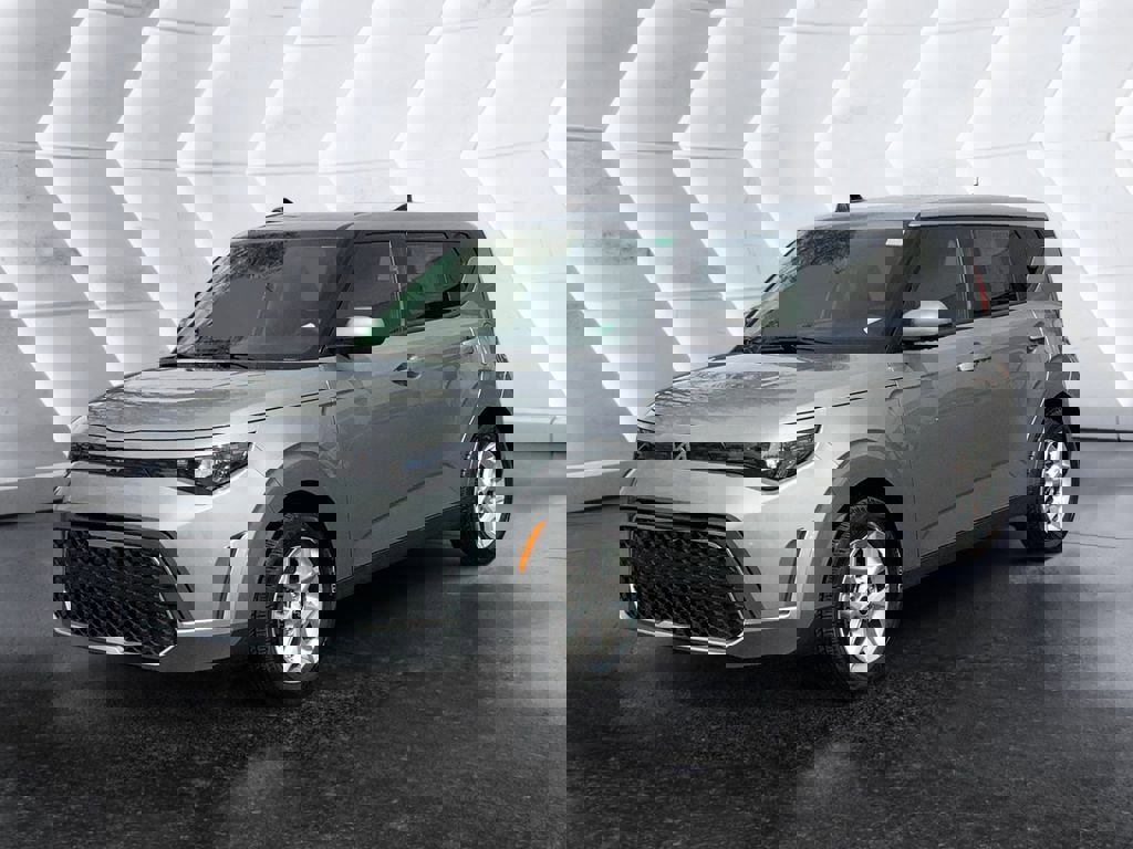 Used 2024 Kia Soul LX w/ Option Group 015 FWD image 3