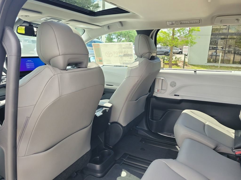 New 2026 Toyota Sienna XLE FWD image 25