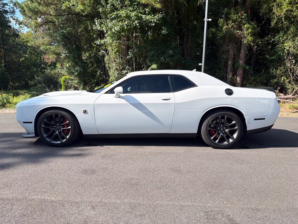 Used 2022 Dodge Challenger R/T Scat Pack w/ Driver Convenience Group RWD image 2