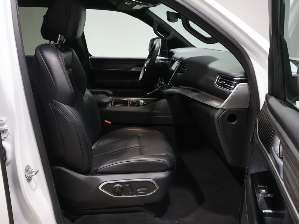 Used 2024 Jeep Wagoneer L Series III w/ Flexible Seating Group image 23