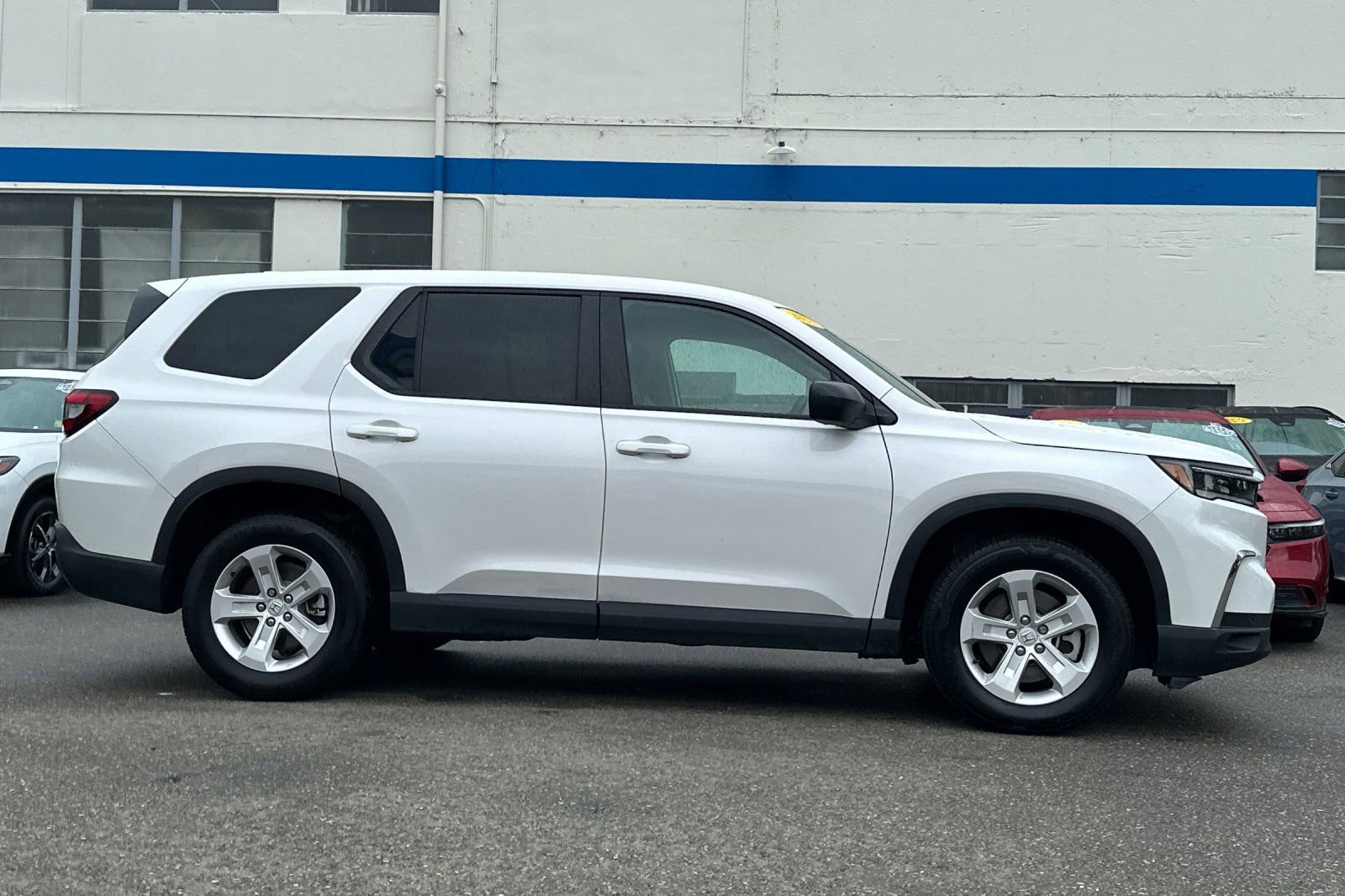 Used 2023 Honda Pilot LX image 3
