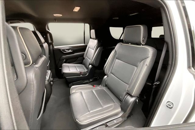 Used 2023 Chevrolet Suburban Premier image 16
