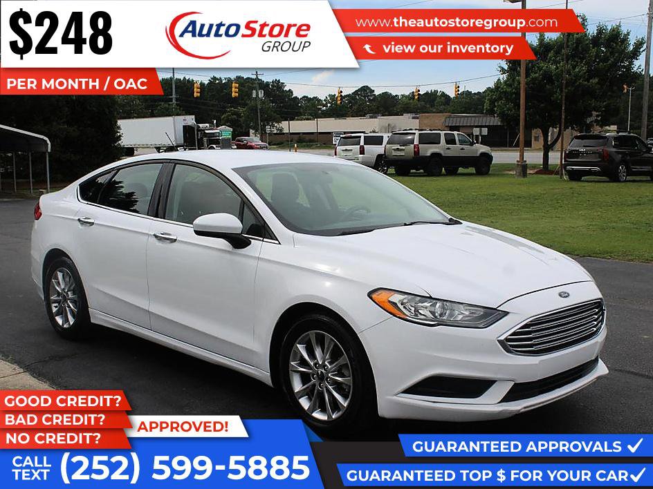 Used 2017 Ford Fusion SE w/ Fusion SE Technology Package FWD image 4