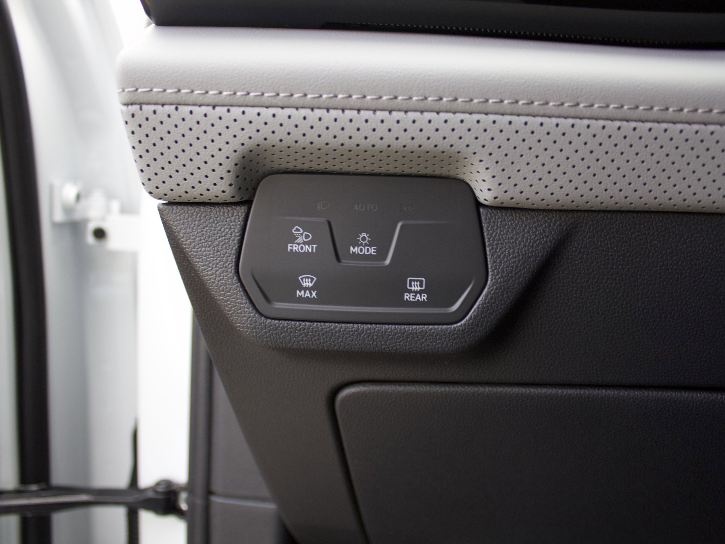 New 2026 Volkswagen Atlas Peak Edition AWD/4WD image 14