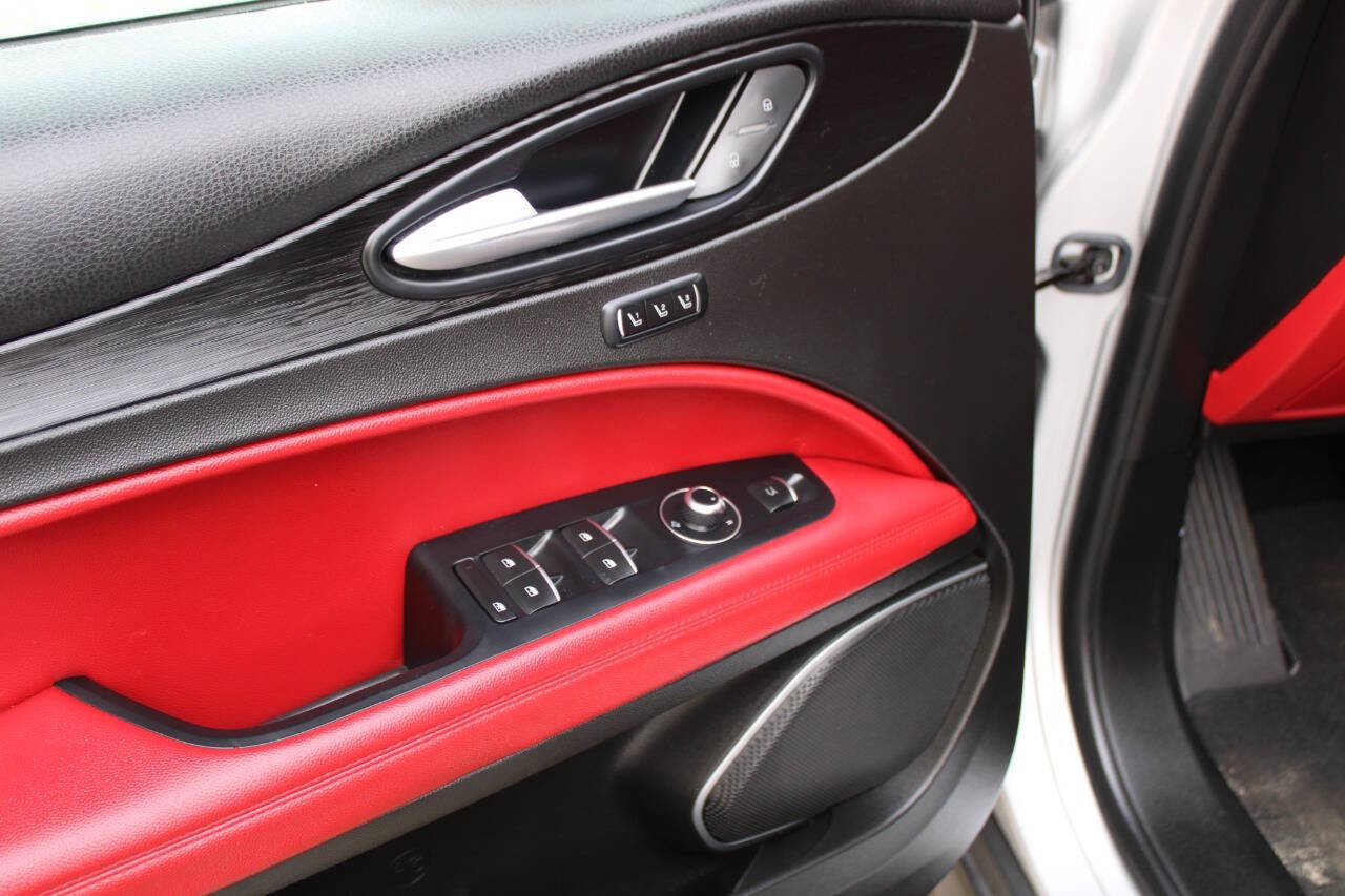 Used 2018 Alfa Romeo Stelvio Sport w/ Cold Weather Package image 32