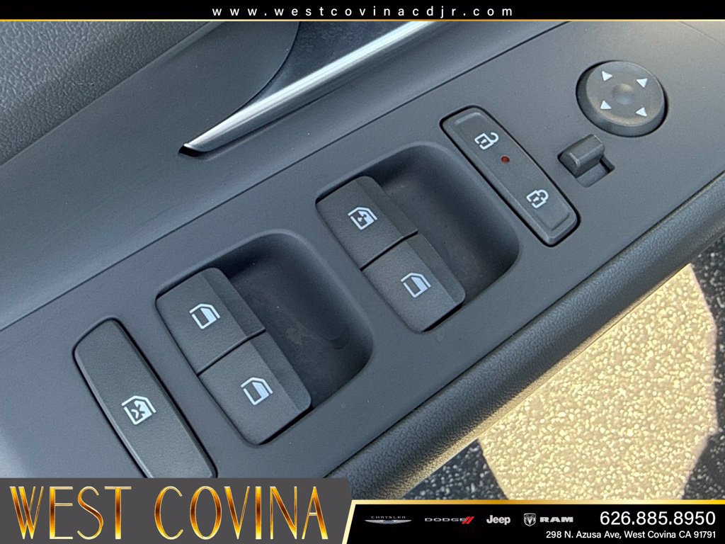 Used 2025 Hyundai Elantra SEL FWD image 14
