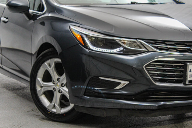 Used 2017 Chevrolet Cruze Premier FWD image 3