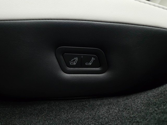 Used 2026 Tesla Model Y Long Range RWD image 19