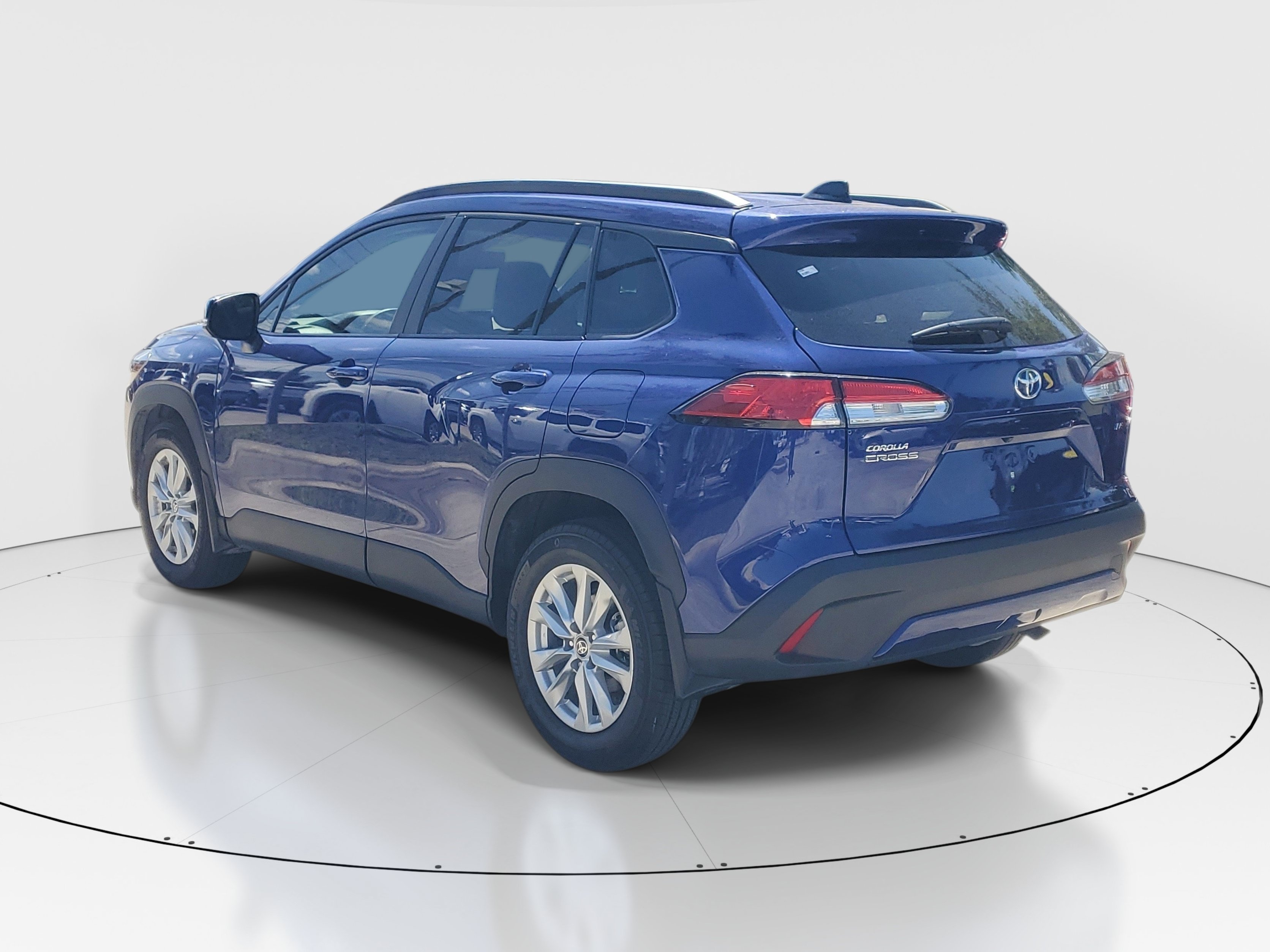 Certified 2025 Toyota Corolla Cross LE FWD image 5