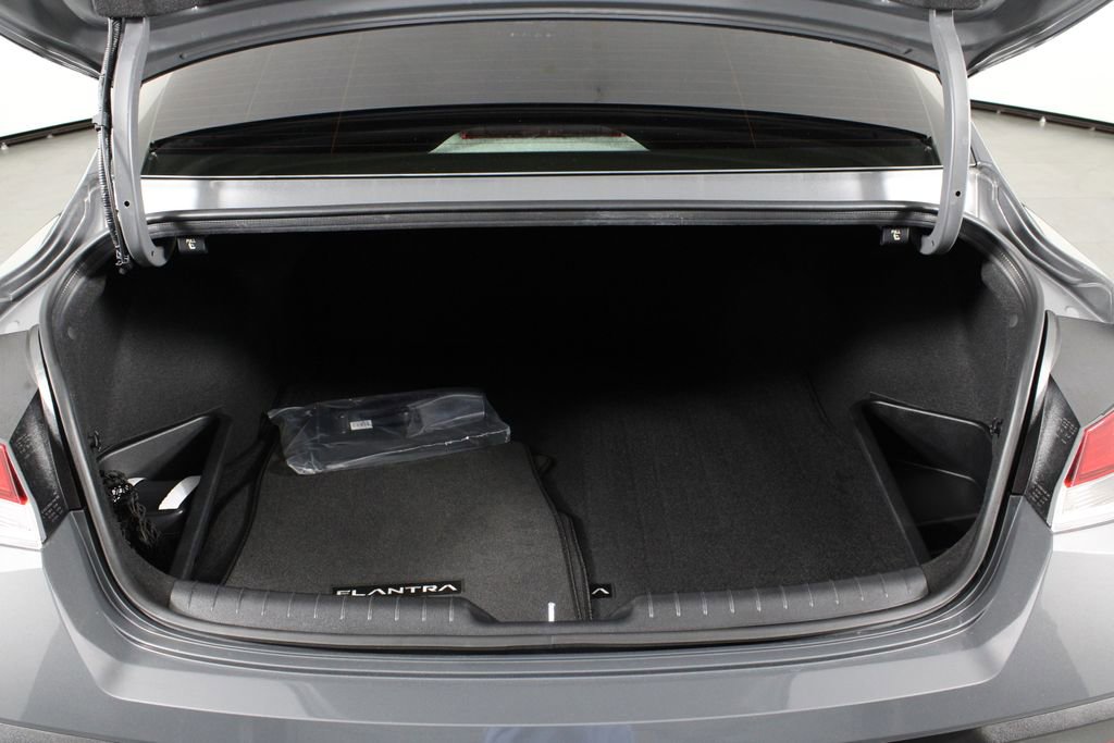 Certified 2025 Hyundai Elantra Sport image 16