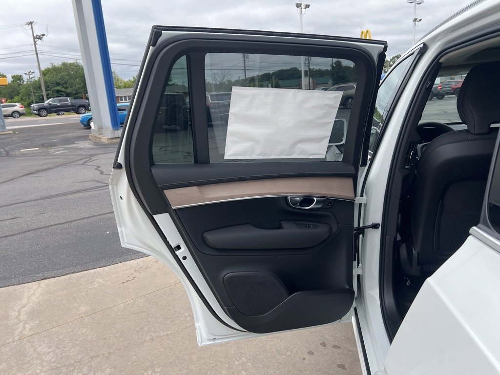 New 2026 Volvo XC90 B6 Plus w/ Protection Package Premier image 28