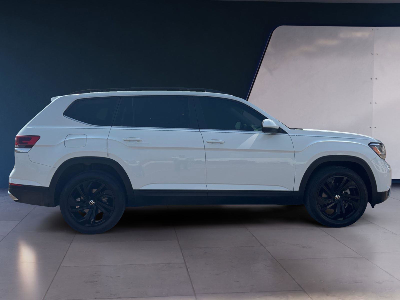 Used 2023 Volkswagen Atlas SE w/ Panoramic Sunroof Package FWD image 6