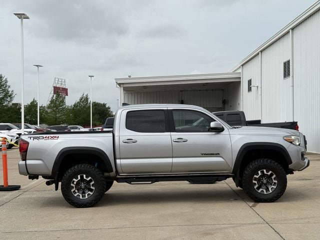 Used 2018 Toyota Tacoma TRD Off-Road AWD/4WD image 3