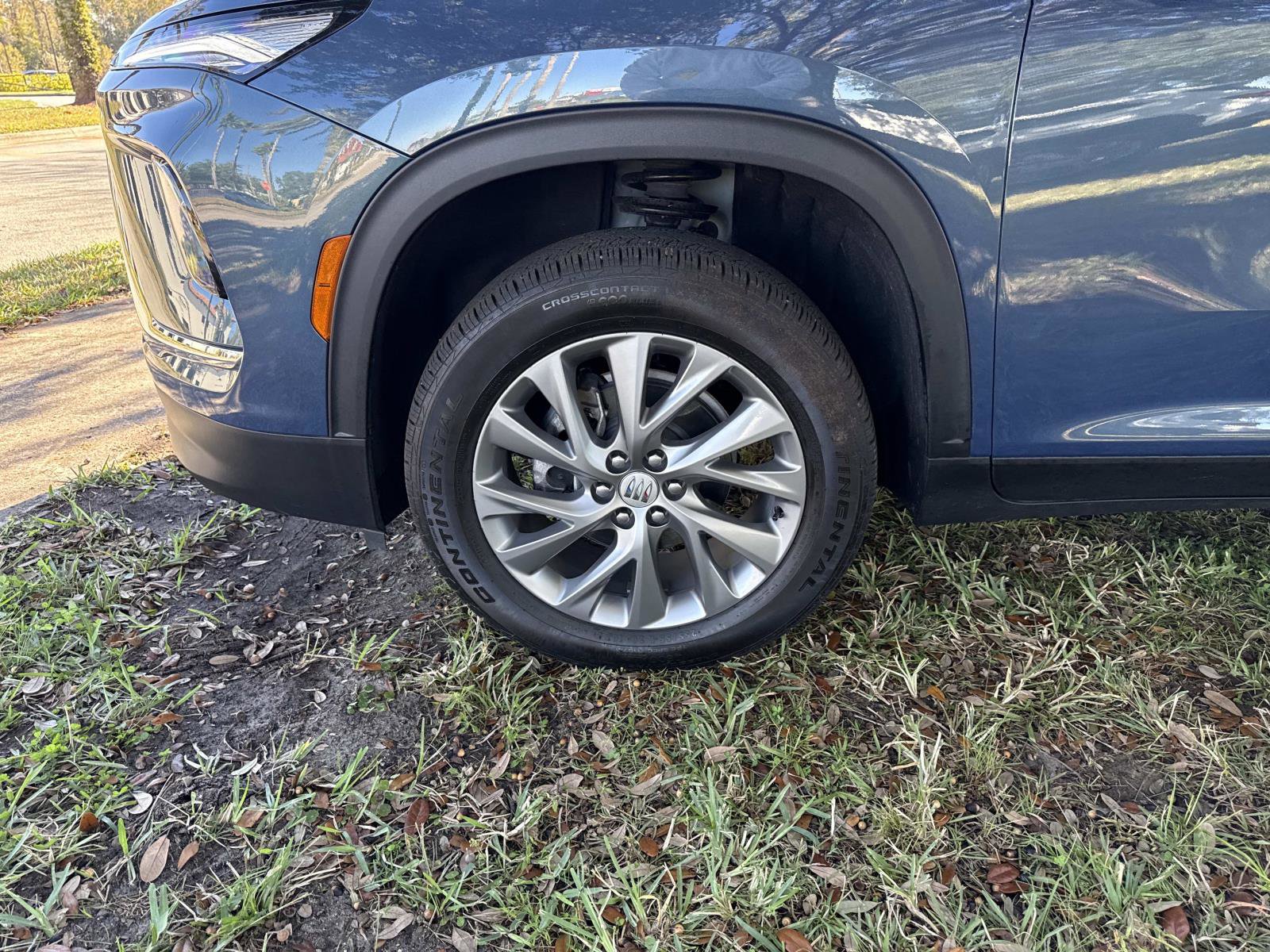 Used 2025 Buick Enclave Preferred image 9