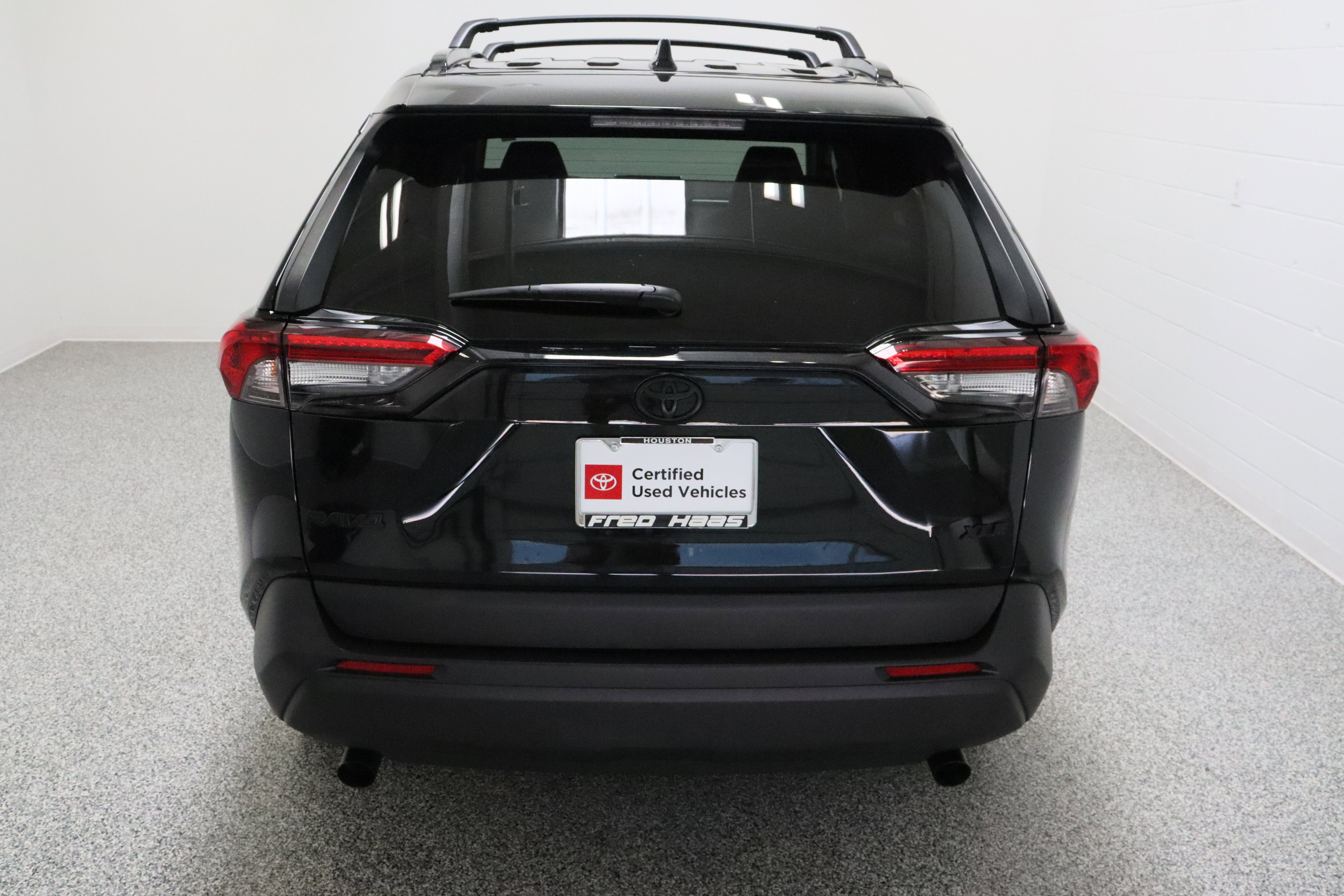 Used 2025 Toyota RAV4 XLE Premium FWD image 8