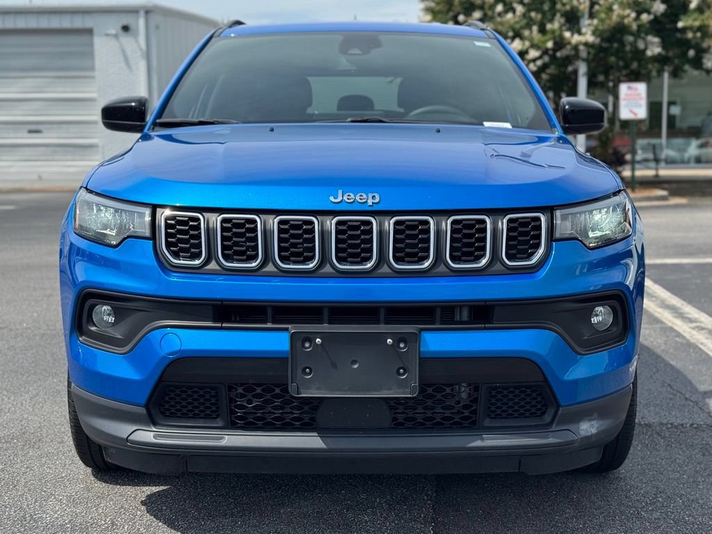 Used 2024 Jeep Compass Latitude AWD/4WD image 4