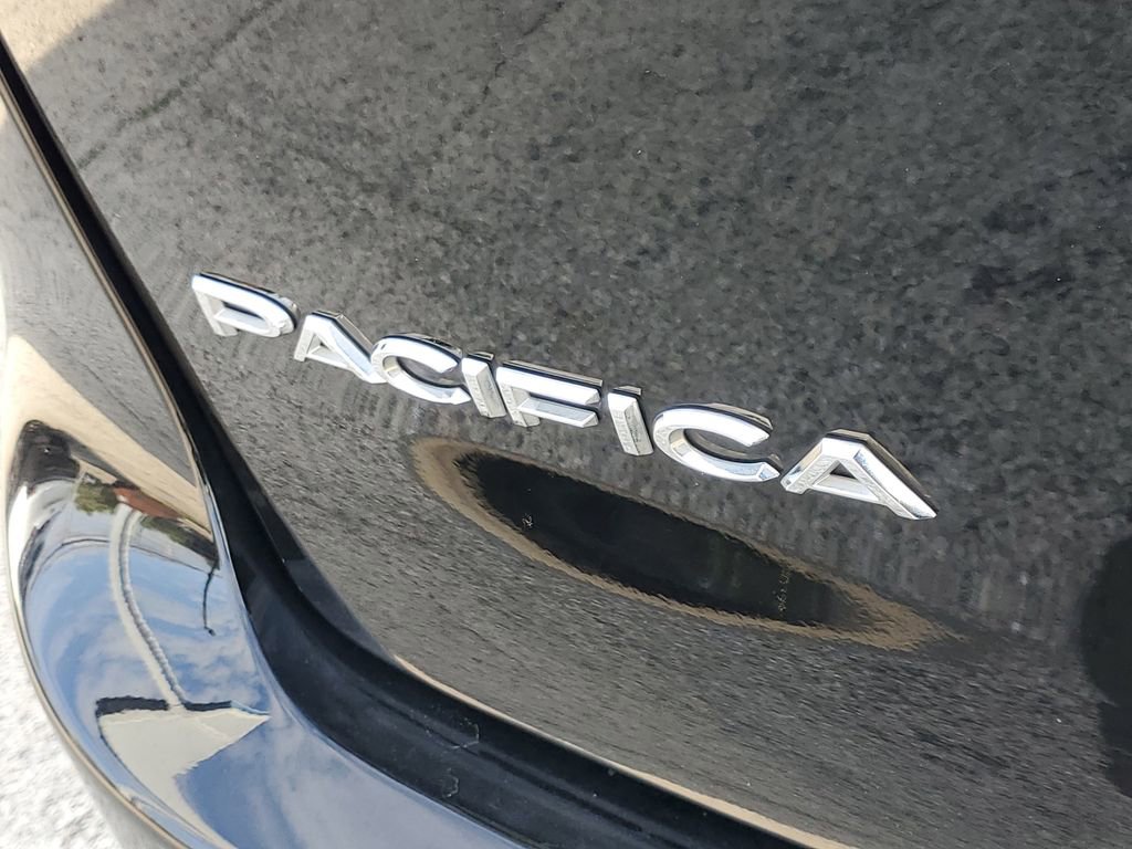 Used 2025 Chrysler Pacifica Select FWD image 6