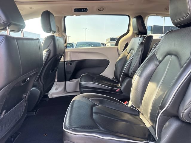 Used 2023 Chrysler Pacifica Limited FWD image 14