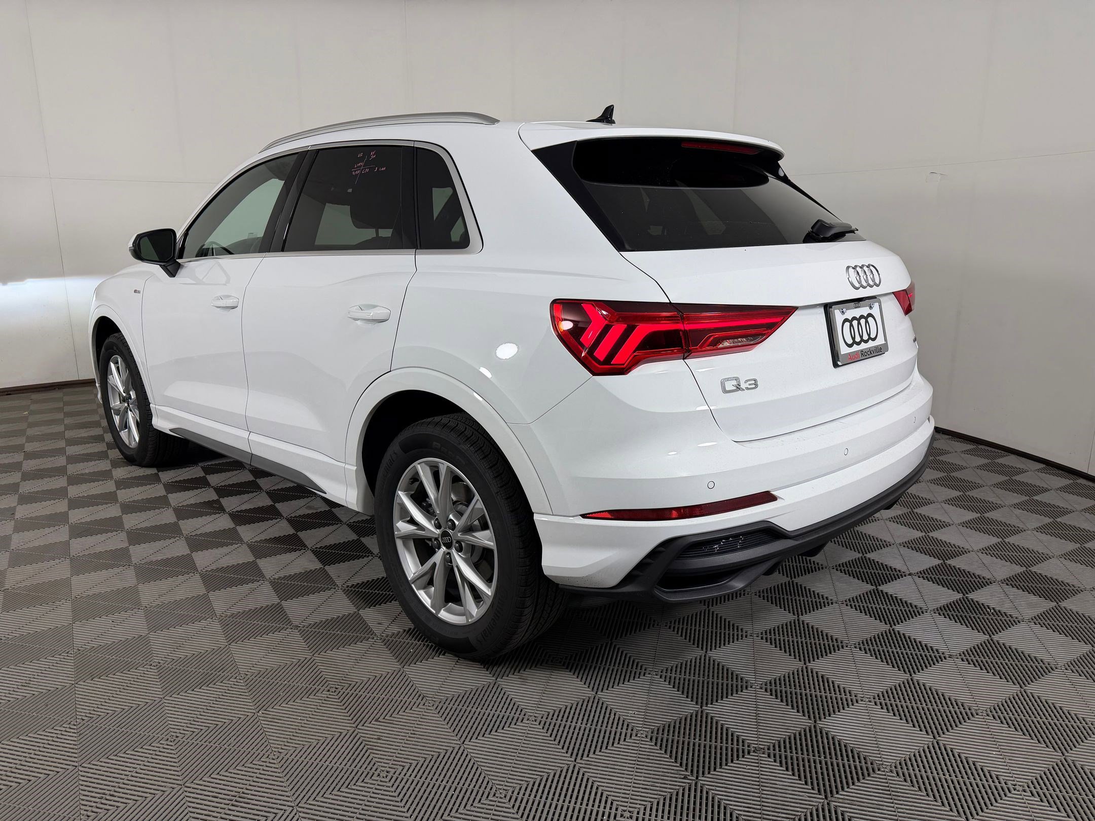 Certified 2025 Audi Q3 2.0T Premium w/ Convenience Package image 3