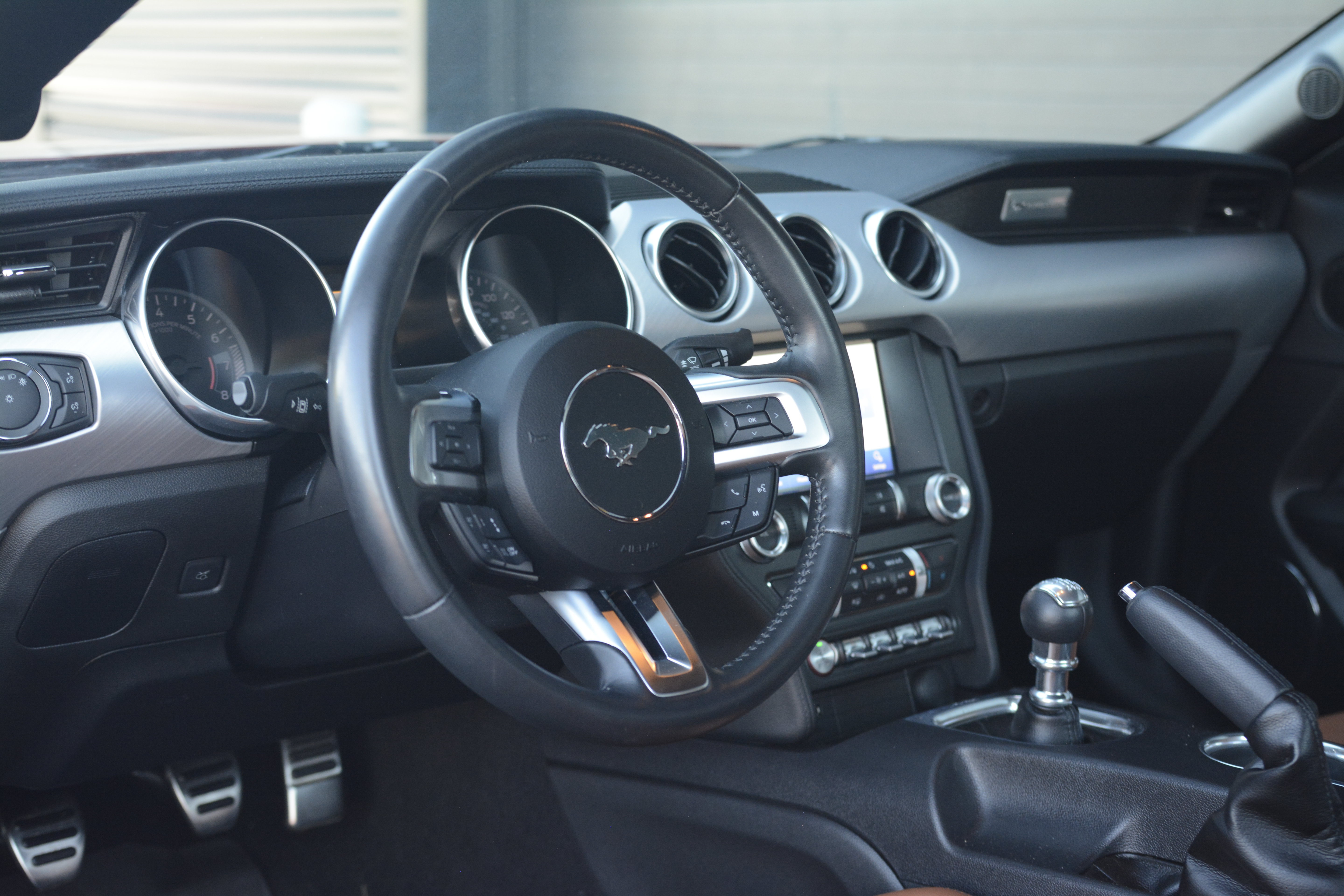 Used 2019 Ford Mustang Premium w/ Ford Safe & Smart Package RWD image 4