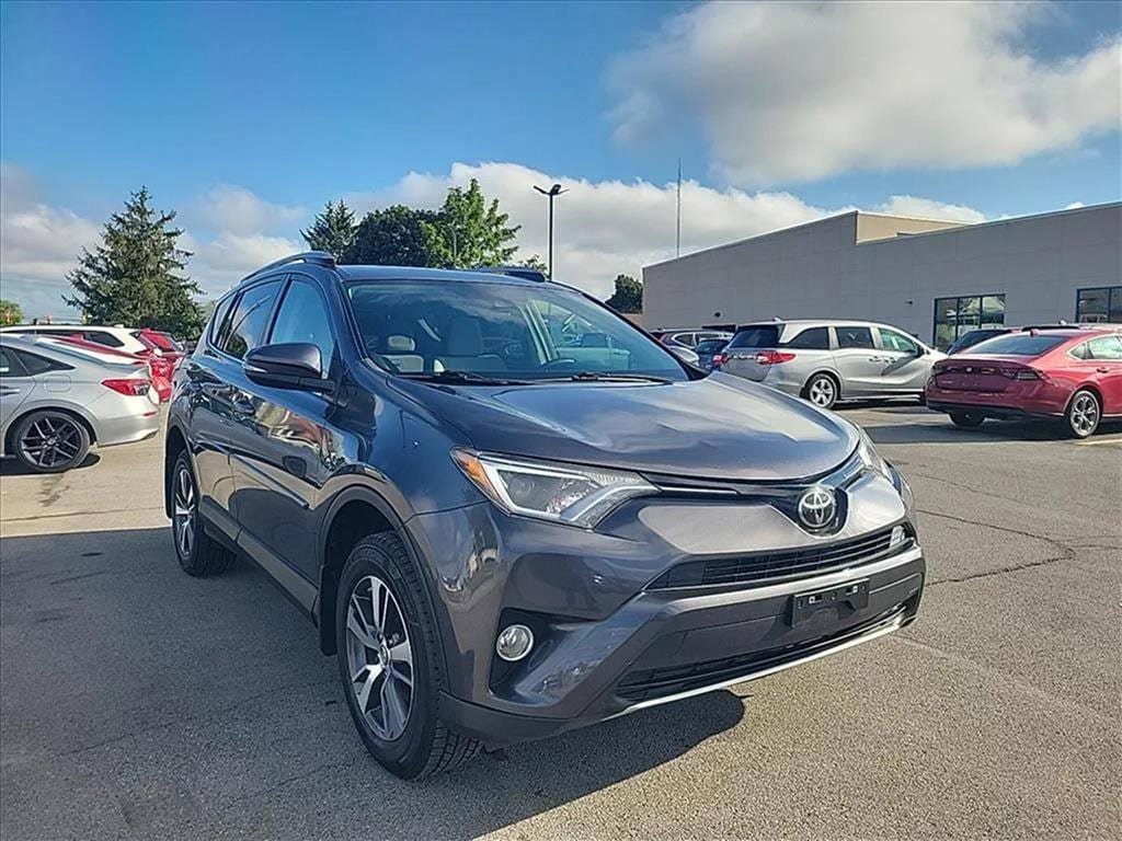 Used 2018 Toyota RAV4 XLE w/ Plus Extra Value Package AWD/4WD image 7