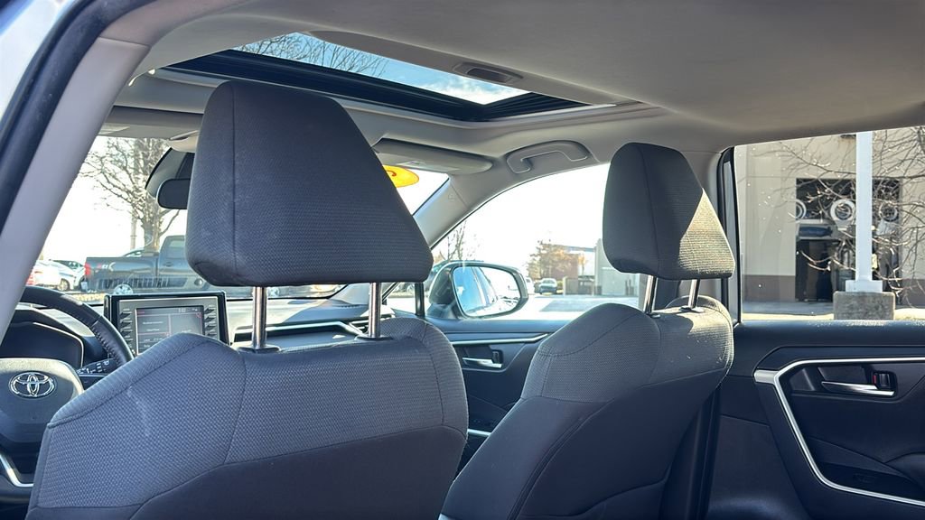 Used 2022 Toyota RAV4 XLE w/ Convenience Package image 32