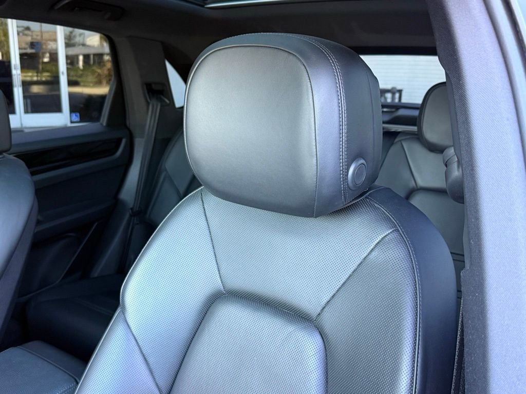 Used 2021 Porsche Cayenne image 3