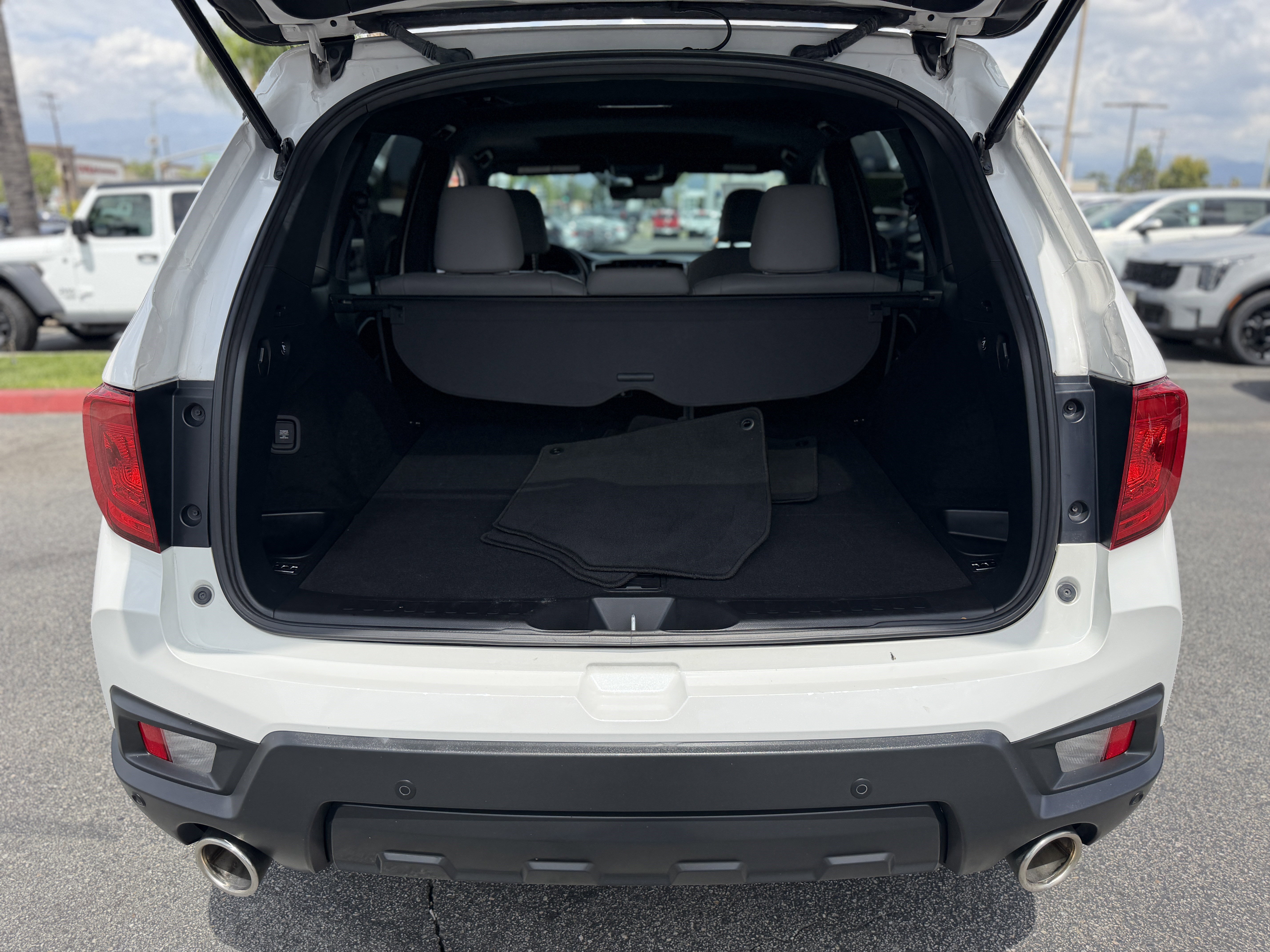 Used 2023 Honda Passport EX-L image 10