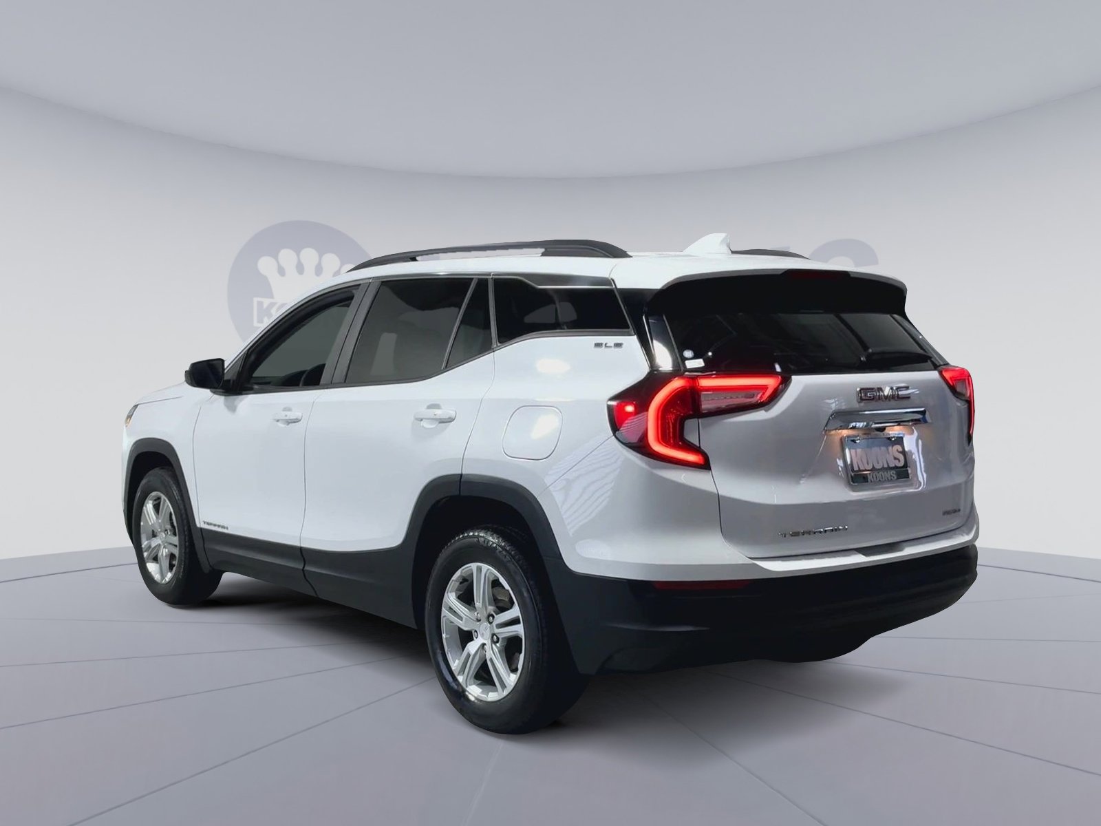 Used 2022 GMC Terrain SLE w/ Driver Convenience Package image 8