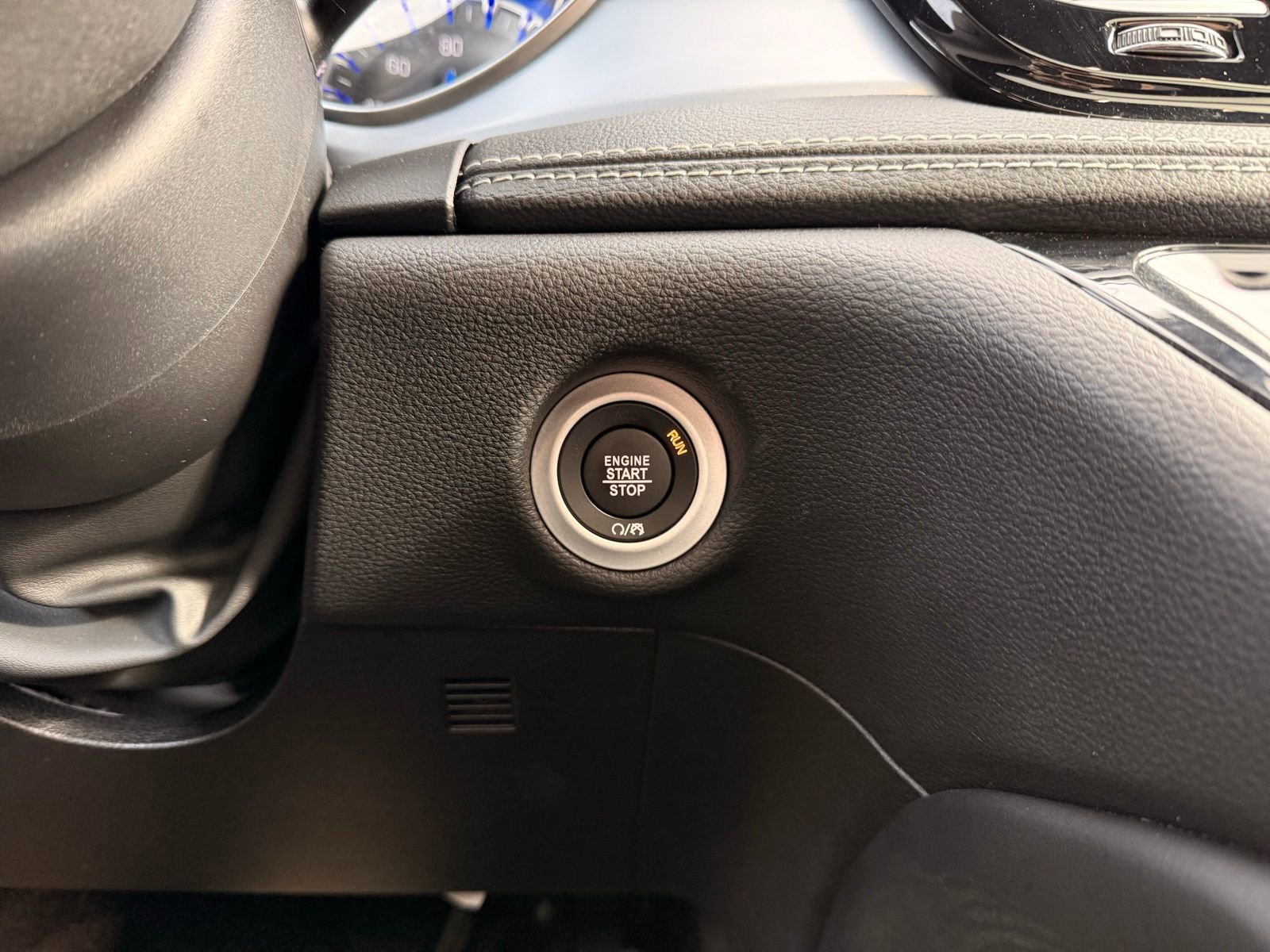 Used 2025 Chrysler Pacifica Limited image 27