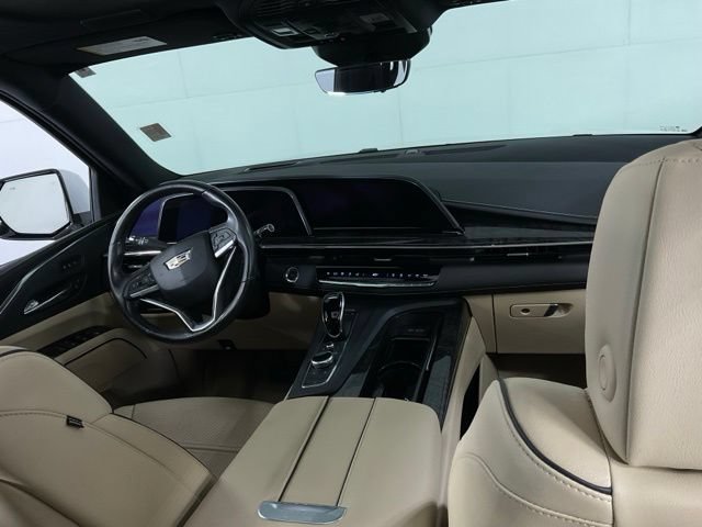 Used 2021 Cadillac Escalade Premium Luxury w/ Performance Package AWD/4WD image 13
