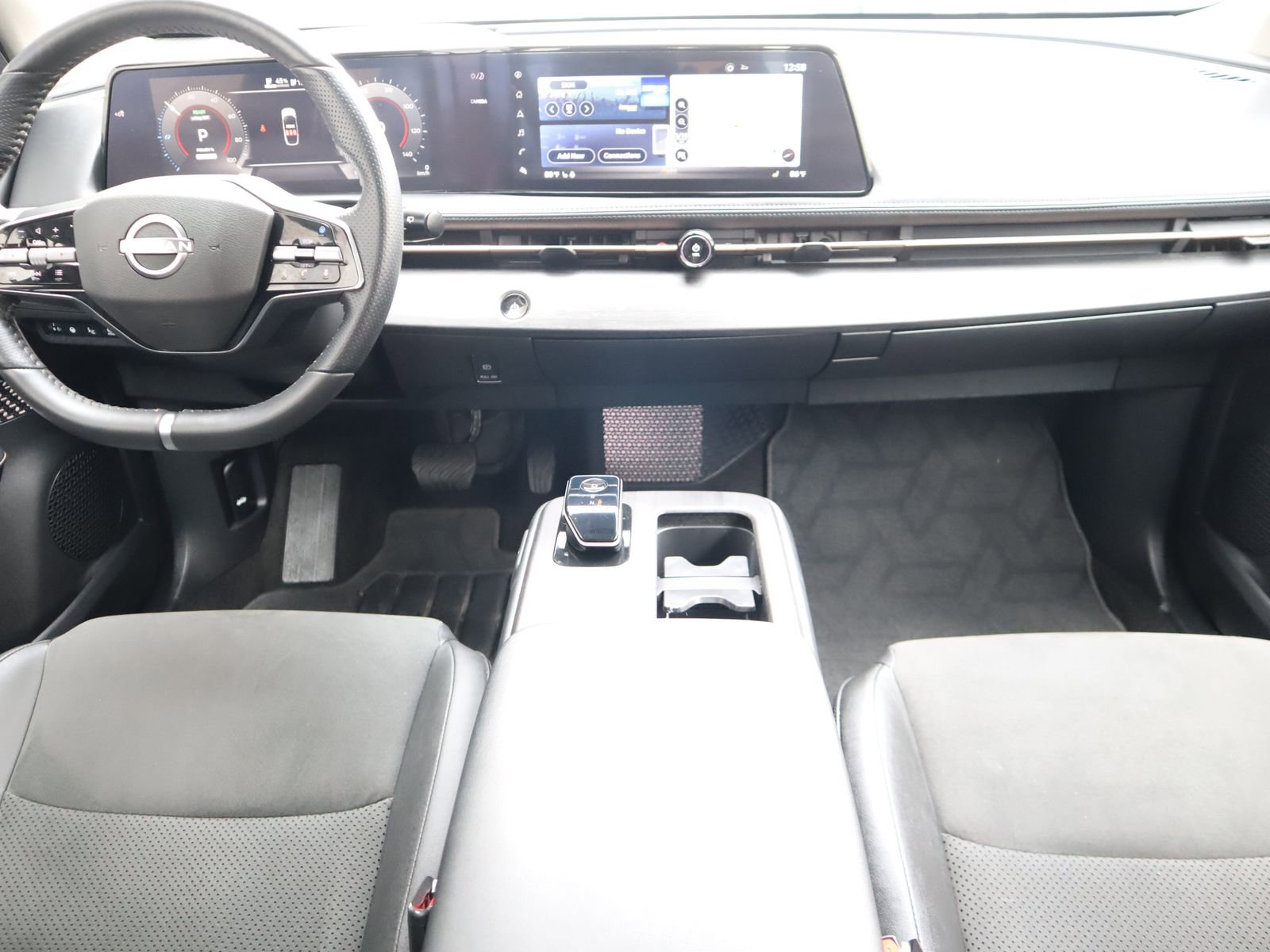 Used 2024 Nissan Ariya AWD image 32