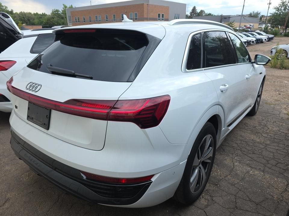 Used 2024 Audi Q8 e-tron Premium Plus w/ Premium Plus Package AWD/4WD image 3