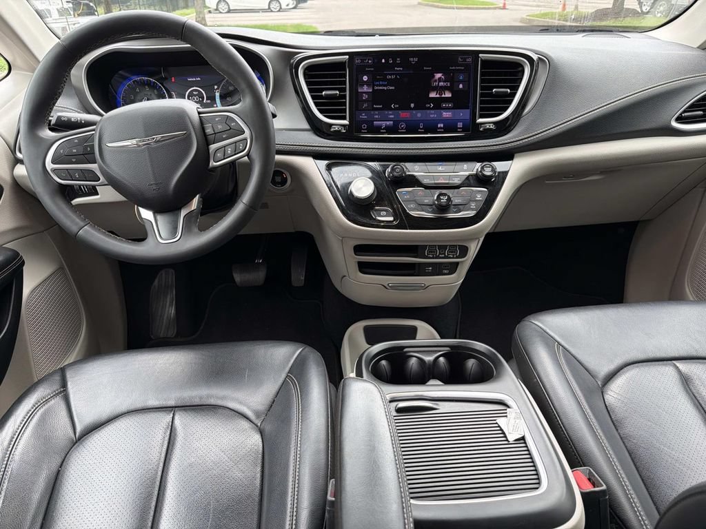 Used 2022 Chrysler Pacifica Touring-L FWD image 19