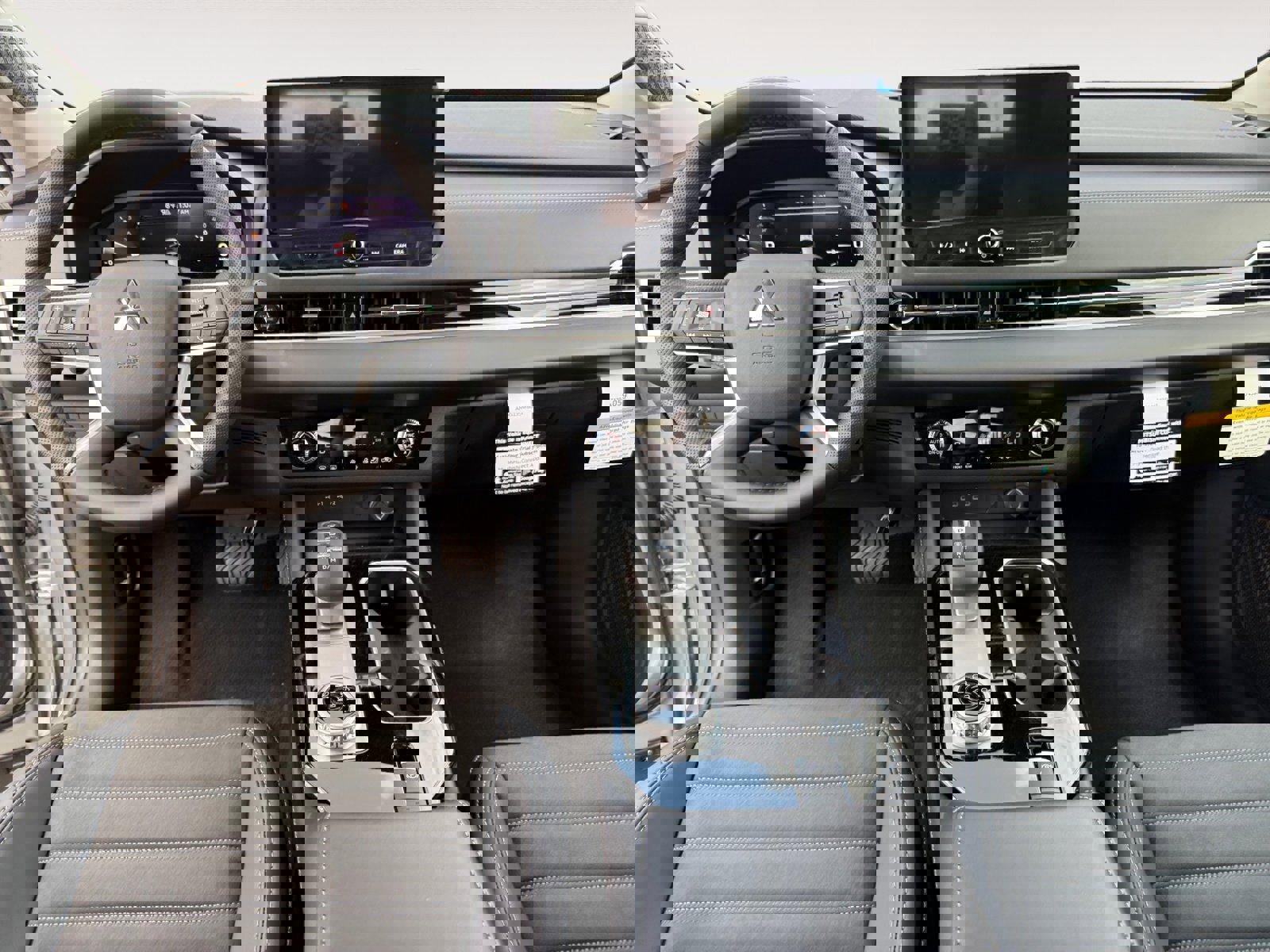 New 2025 Mitsubishi Outlander SE image 10