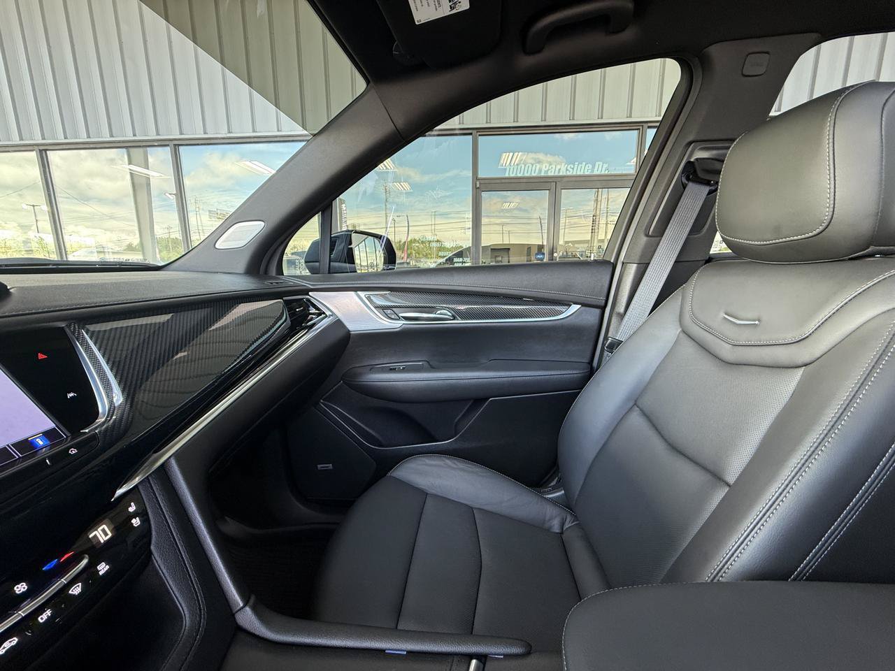 Used 2024 Cadillac XT6 Sport w/ Technology Package AWD/4WD image 25