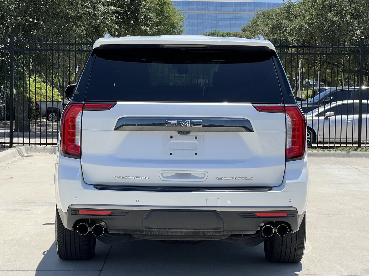 Used 2023 GMC Yukon Denali Ultimate AWD/4WD image 5