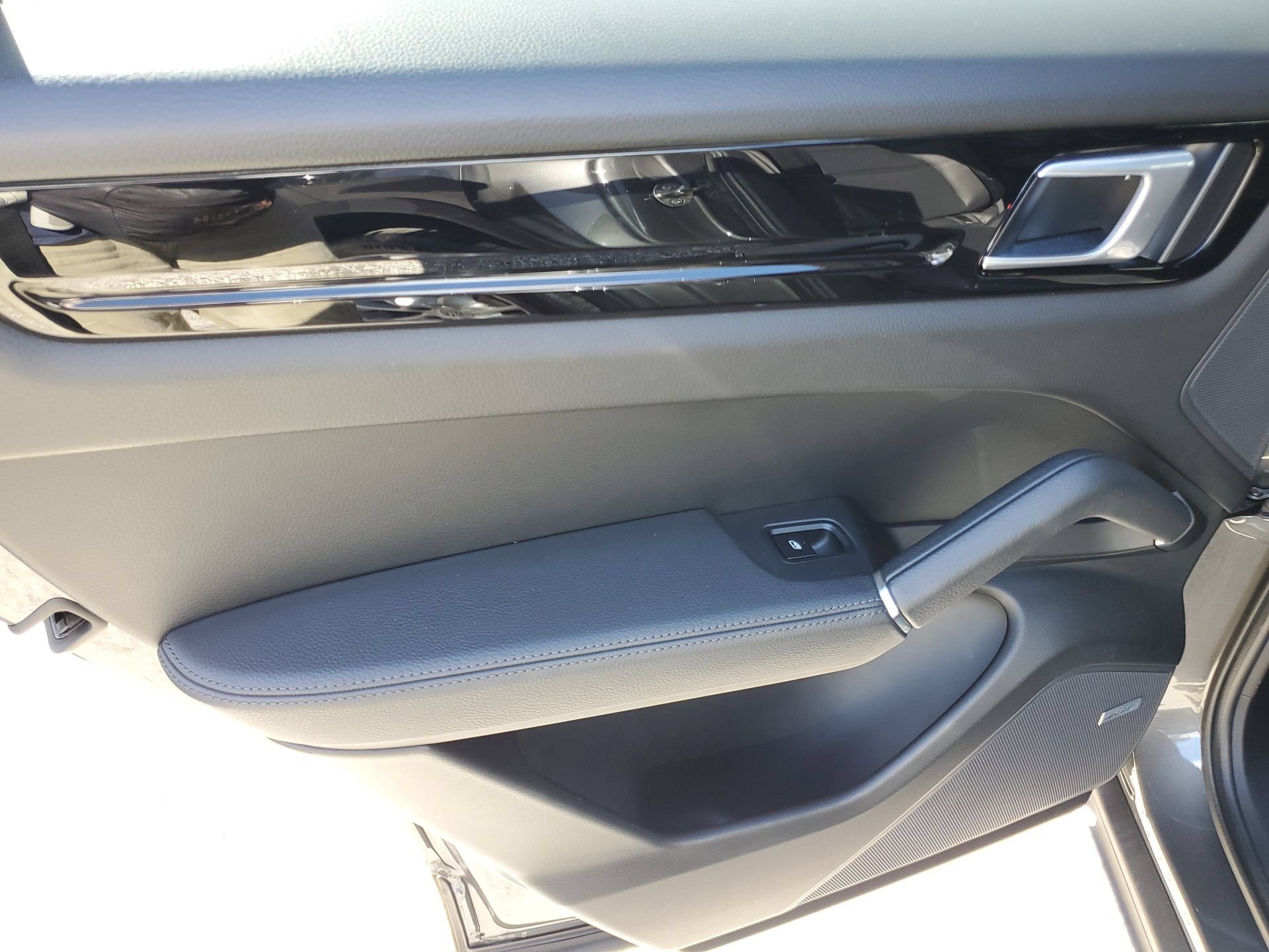 Used 2022 Porsche Cayenne AWD/4WD image 9