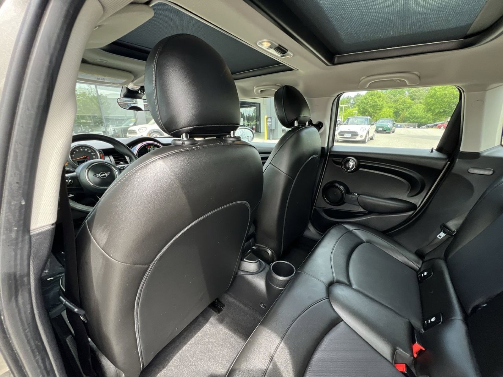 Used 2020 MINI Cooper 4-Door Hardtop w/ Storage Package image 31