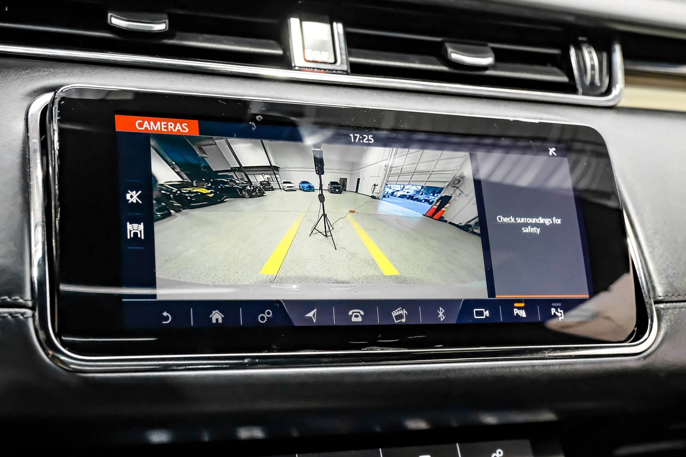 Used 2020 Land Rover Range Rover Evoque R-Dynamic SE image 35