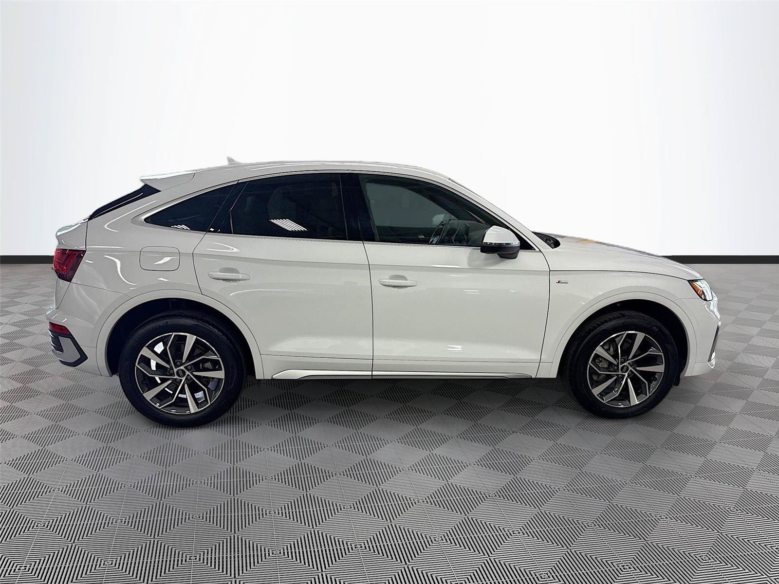 Certified 2023 Audi Q5 2.0T Premium Plus w/ Premium Plus Package AWD/4WD image 32