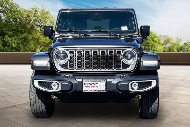 Used 2025 Jeep Wrangler Unlimited Sahara AWD/4WD image 2