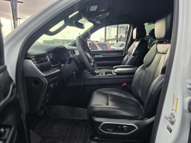 Used 2024 Jeep Wagoneer L Series II w/ Flexible Seating Group RWD image 15