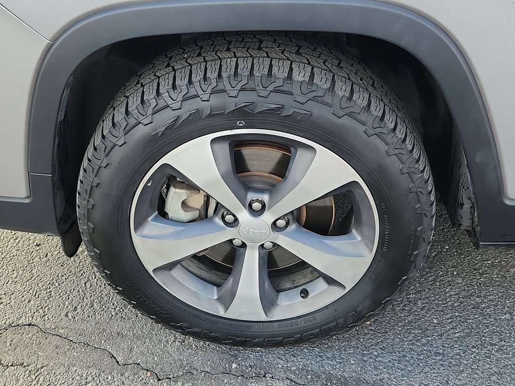 Used 2020 Jeep Cherokee Limited AWD/4WD image 6