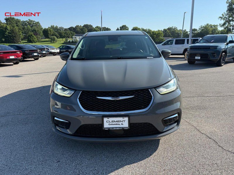Used 2022 Chrysler Pacifica Touring-L FWD image 11