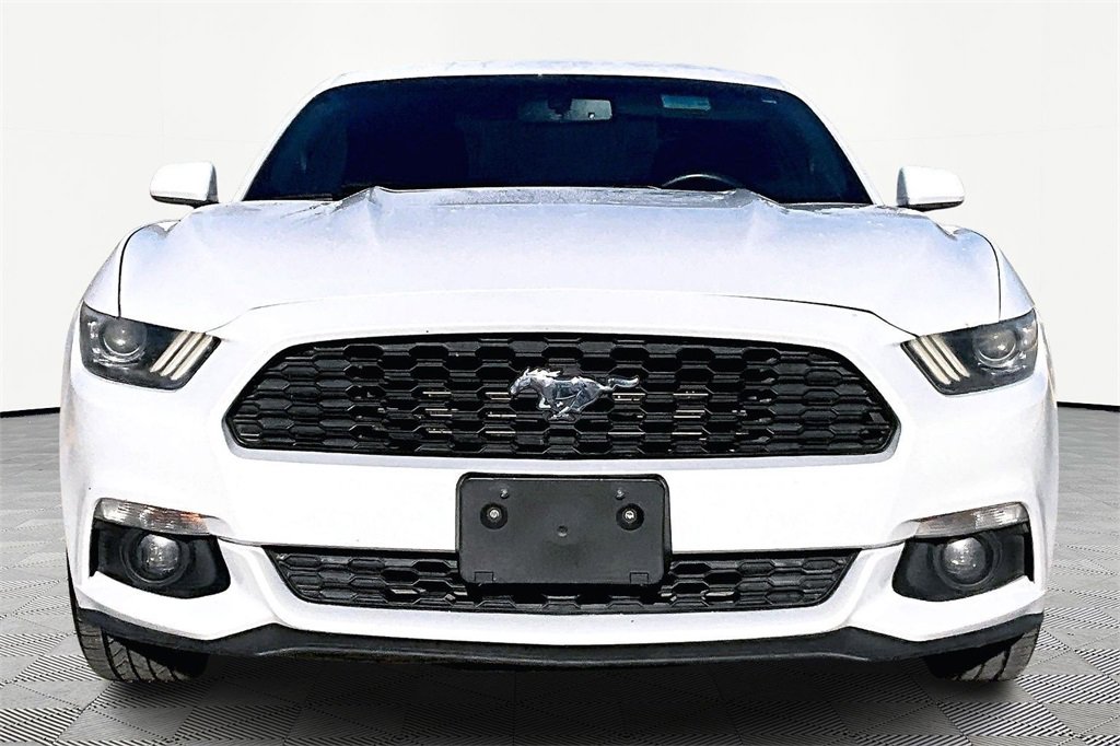 Used 2016 Ford Mustang Coupe image 3