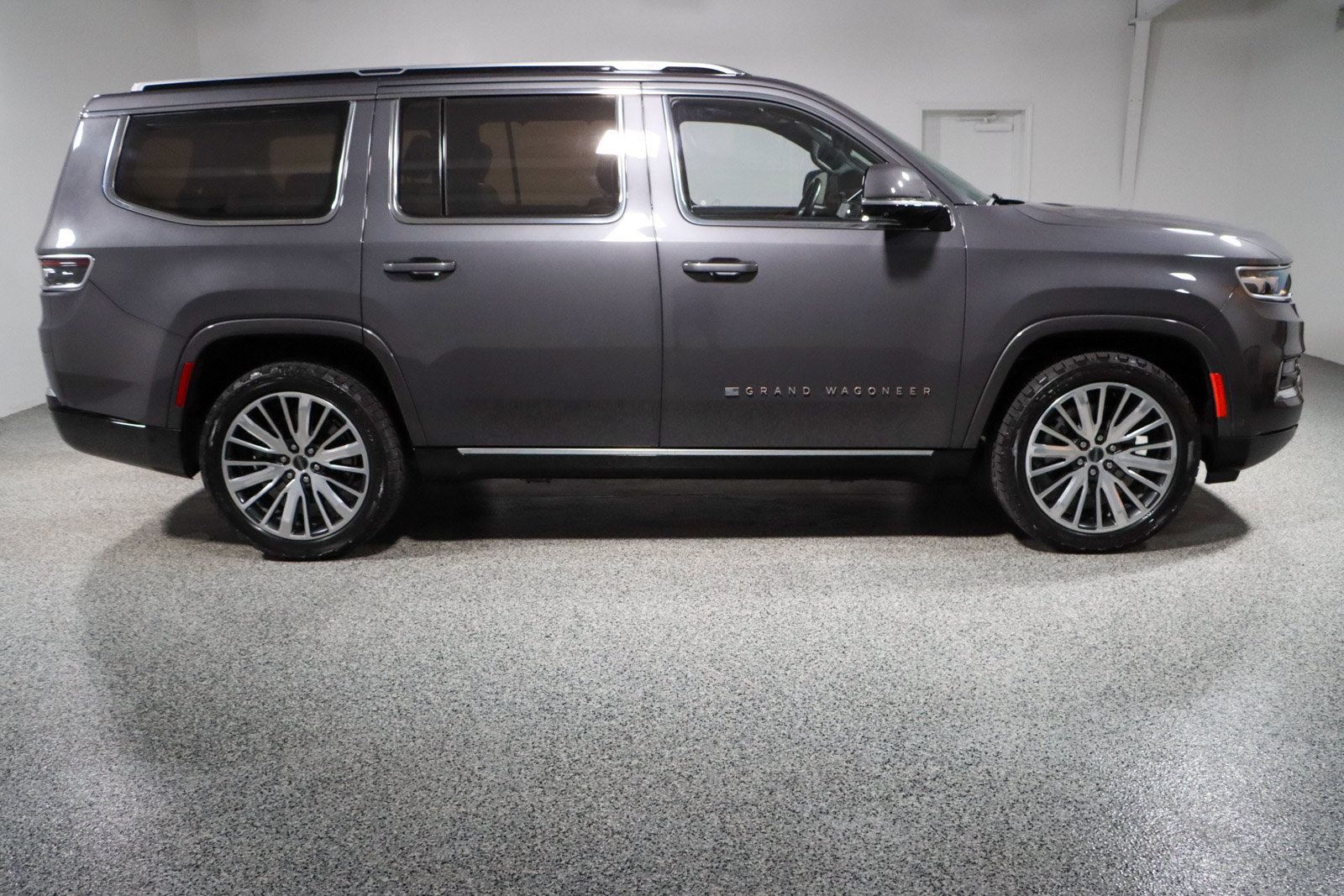 Used 2022 Jeep Grand Wagoneer Series III AWD/4WD image 6