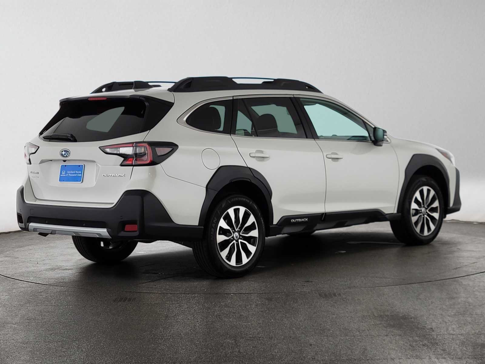 Used 2023 Subaru Outback Limited AWD/4WD image 3