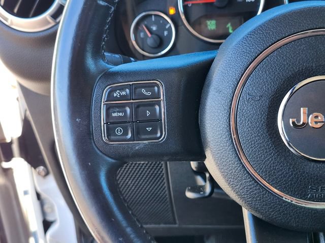 Used 2014 Jeep Wrangler Unlimited Sahara w/ Connectivity Group AWD/4WD image 25