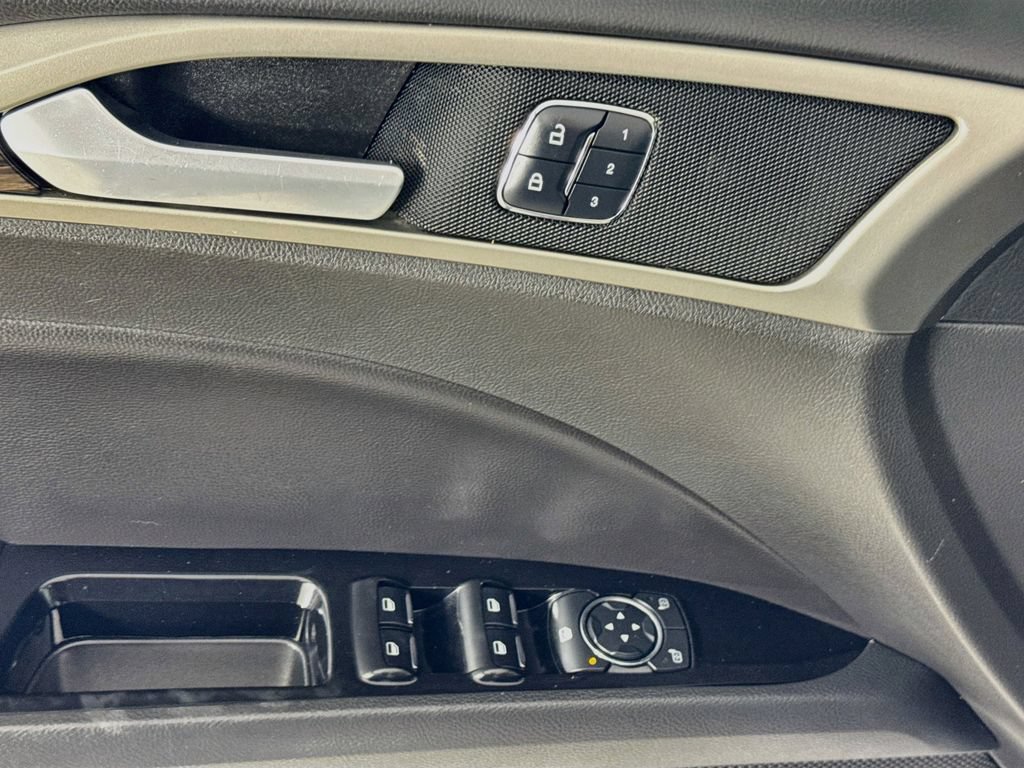 Used 2016 Ford Fusion SE w/ Equipment Group 202A AWD/4WD image 22
